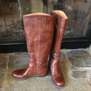 Ladies tall boots. Size 9M.